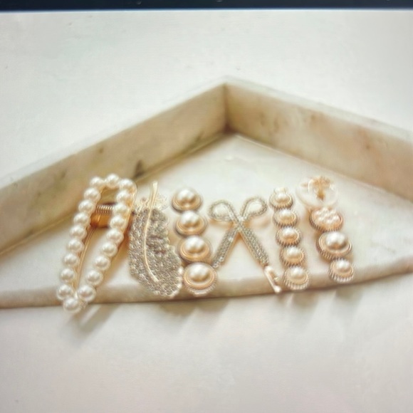 Queen of Pearls Clip Set - Picture 5 of 5